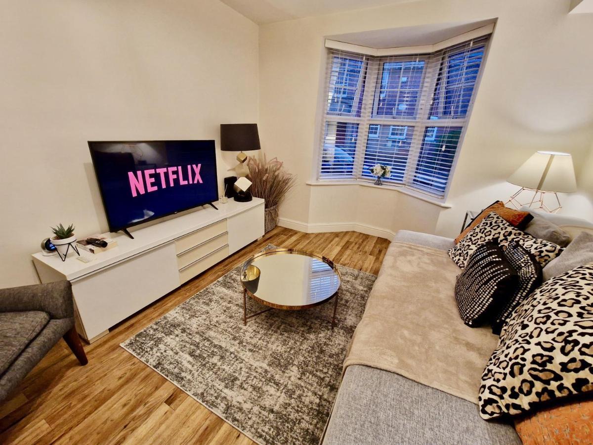 Stunning Luxury Serviced Apartment Next To City Centre With Free Parking - Contractors & Relocators Coventry Exterior photo
