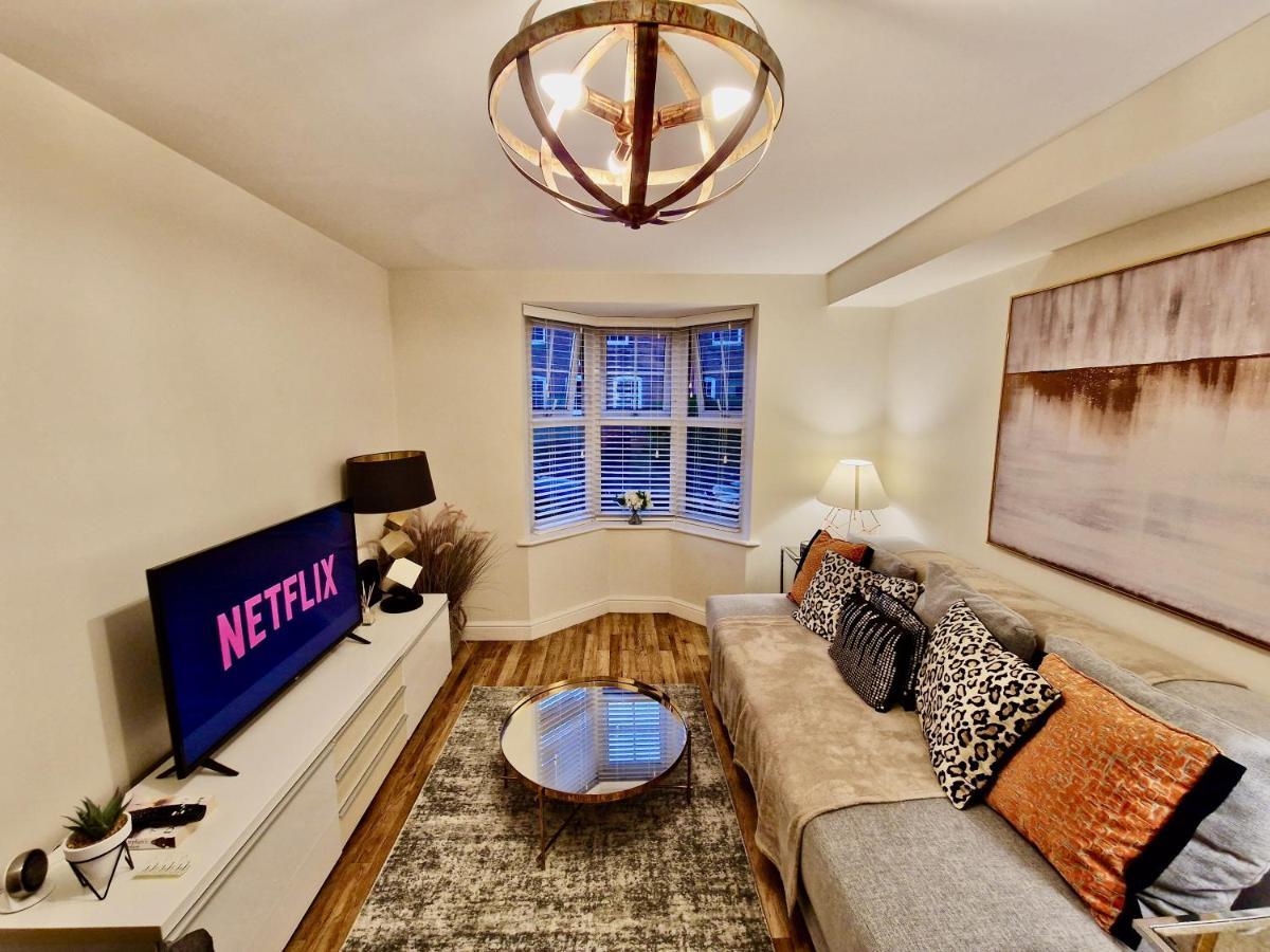 Stunning Luxury Serviced Apartment Next To City Centre With Free Parking - Contractors & Relocators Coventry Exterior photo