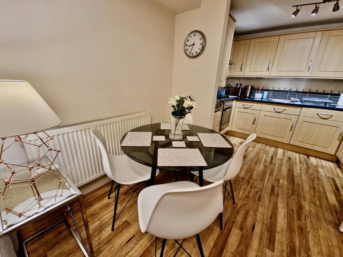 Stunning Luxury Serviced Apartment Next To City Centre With Free Parking - Contractors & Relocators Coventry Exterior photo