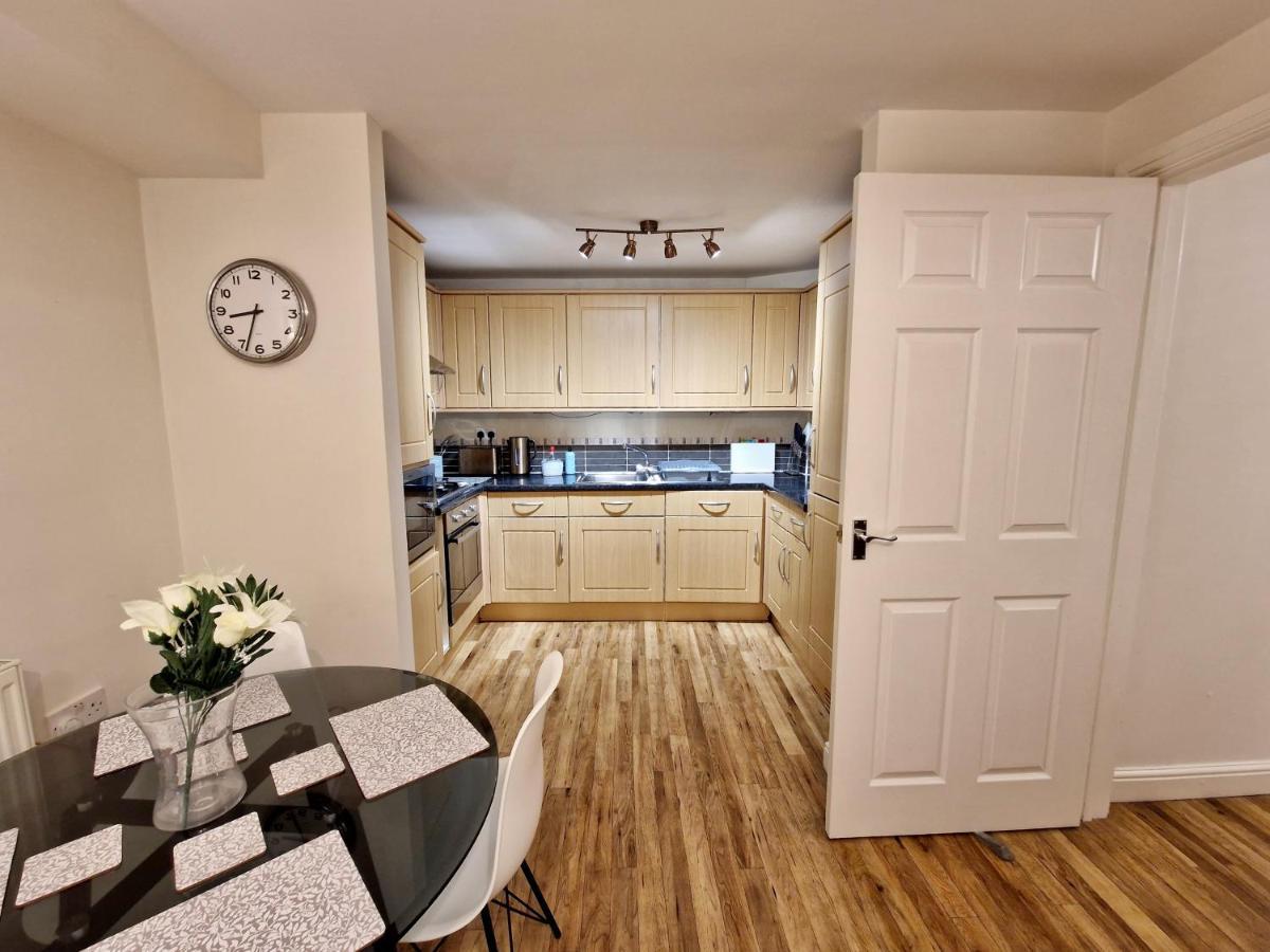 Stunning Luxury Serviced Apartment Next To City Centre With Free Parking - Contractors & Relocators Coventry Exterior photo