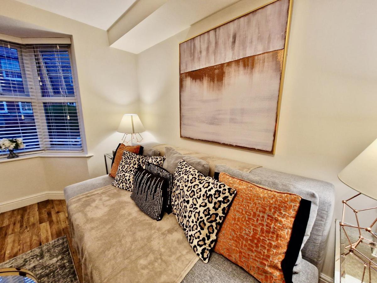 Stunning Luxury Serviced Apartment Next To City Centre With Free Parking - Contractors & Relocators Coventry Exterior photo