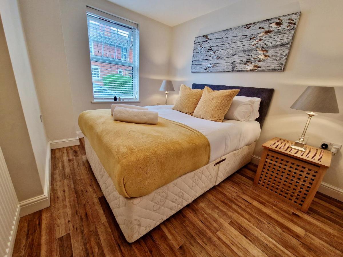 Stunning Luxury Serviced Apartment Next To City Centre With Free Parking - Contractors & Relocators Coventry Exterior photo