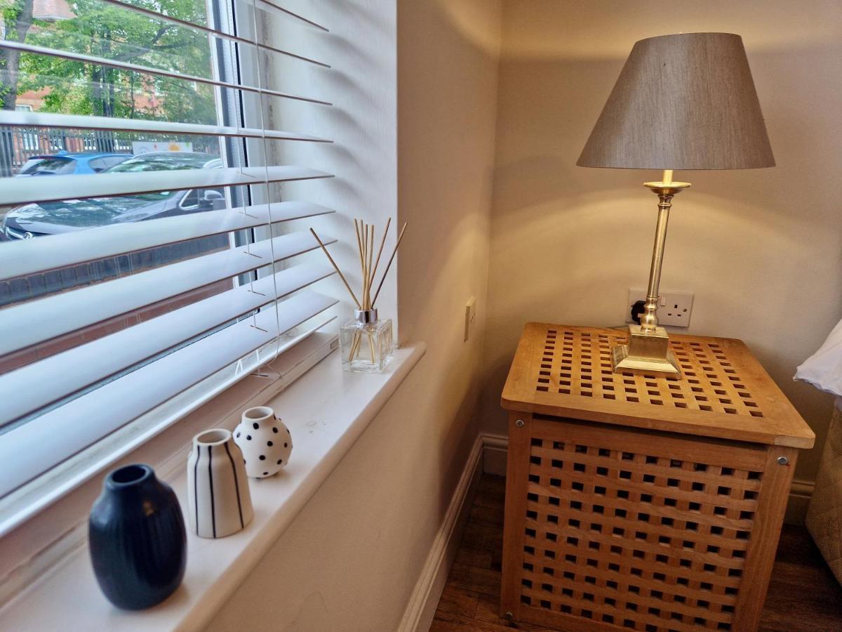 Stunning Luxury Serviced Apartment Next To City Centre With Free Parking - Contractors & Relocators Coventry Exterior photo