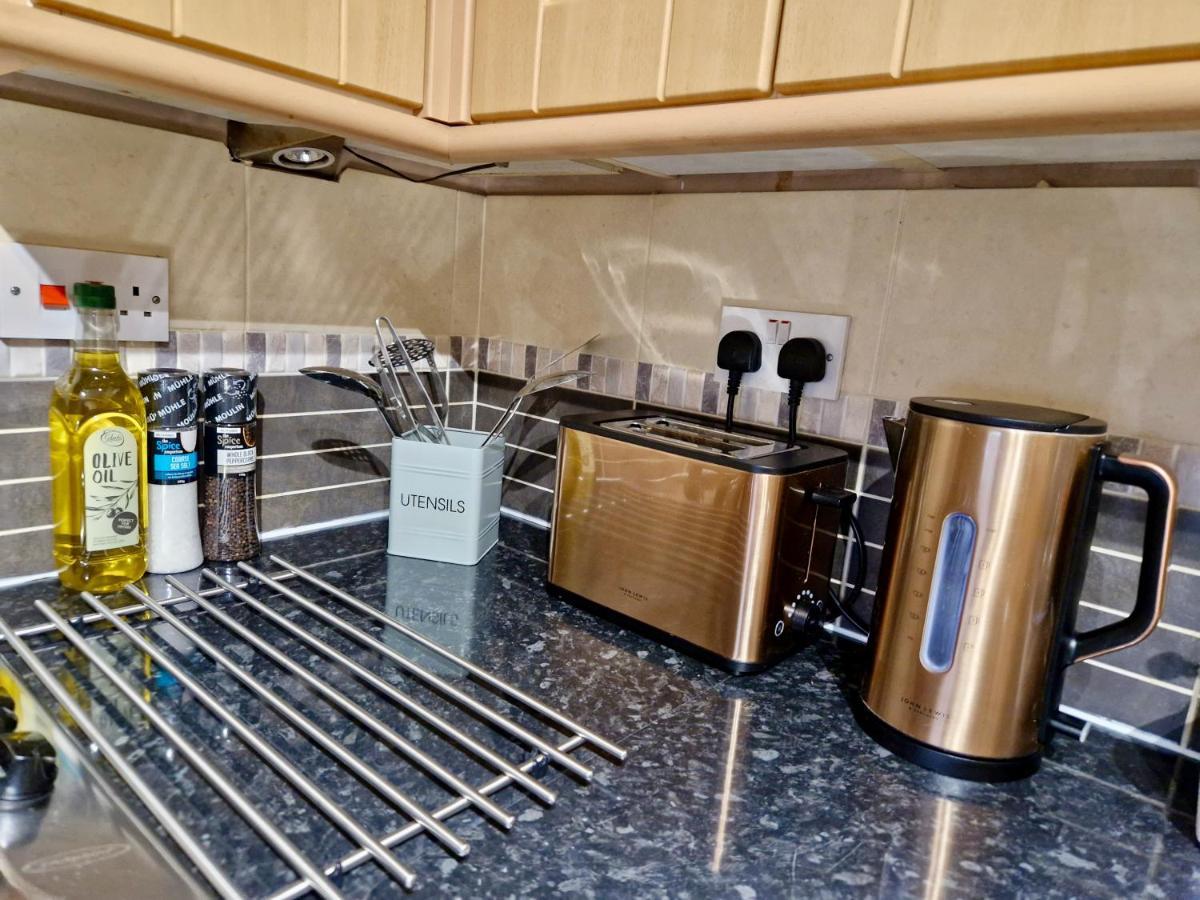 Stunning Luxury Serviced Apartment Next To City Centre With Free Parking - Contractors & Relocators Coventry Exterior photo