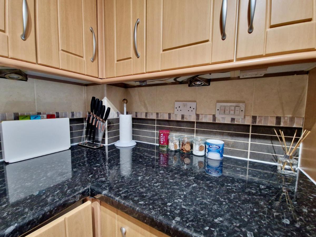 Stunning Luxury Serviced Apartment Next To City Centre With Free Parking - Contractors & Relocators Coventry Exterior photo
